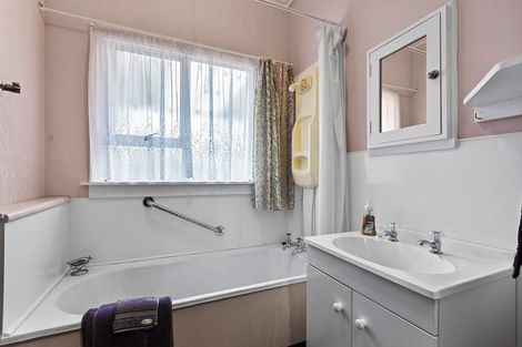 Photo of property in 15 Walsh Road, Westown, New Plymouth, 4310