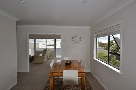 Photo of property in 2/42 Aberdeen Road, Campbells Bay, Auckland, 0620