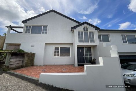 Photo of property in 1/59 Ribbonwood Crescent, Goodwood Heights, Auckland, 2105