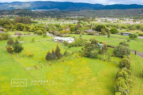 Photo of property in 15 Malcolm Gillies Grove, Totara Park, Upper Hutt, 5018