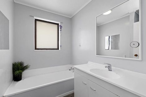 Photo of property in 112 Norana Road, Timberlea, Upper Hutt, 5018