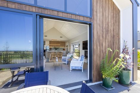 Photo of property in 75 Oak Road, Poraiti, Napier, 4112