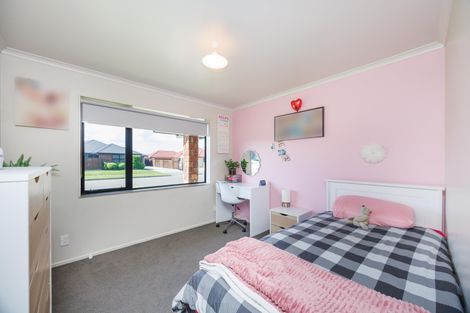 Photo of property in 43 Geneva Terrace, Kelvin Grove, Palmerston North, 4414