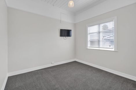Photo of property in 16 Maire Street, Inglewood, 4330