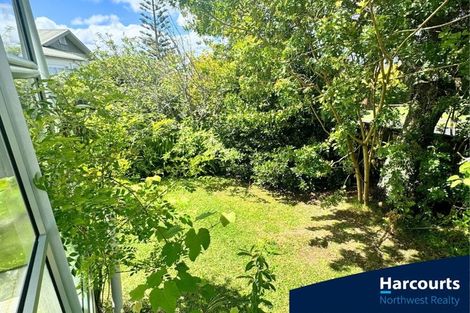 Photo of property in 1 Denver Avenue, Sunnyvale, Auckland, 0612