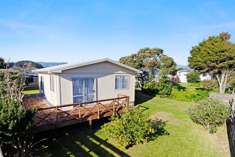 Photo of property in 48 Norfolk Crescent, Otaki Beach, Otaki, 5512