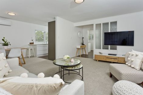 Photo of property in 2/14 Esmonde Road, Takapuna, Auckland, 0622