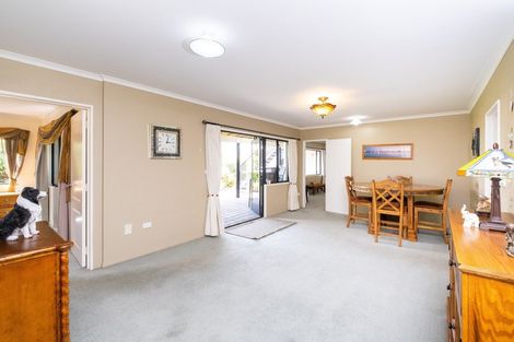 Photo of property in 2 Hikanui Place, Havelock North, 4130