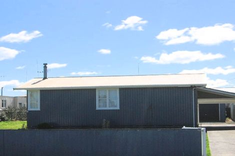 Photo of property in 27 Pratt Avenue, Foxton Beach, Foxton, 4815