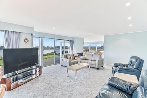 Photo of property in 10 Tytus Place, Conifer Grove, Takanini, 2112