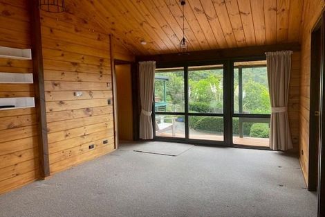 Photo of property in 52b Westhaven Drive, Tawa, Wellington, 5028