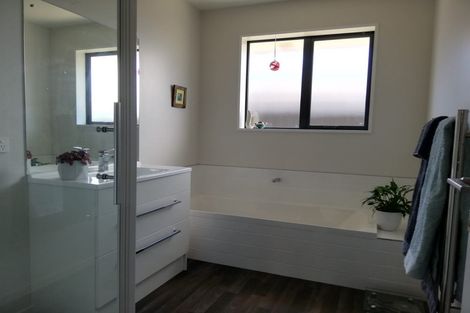 Photo of property in 13 Claremont Crescent, Amberley, 7410