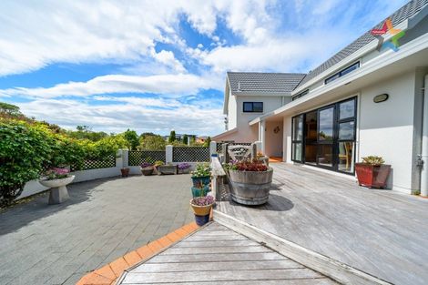 Photo of property in 3 George Gee Drive, Korokoro, Lower Hutt, 5012