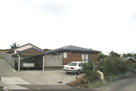 Photo of property in 1/8 Mira Place, Windsor Park, Auckland, 0632