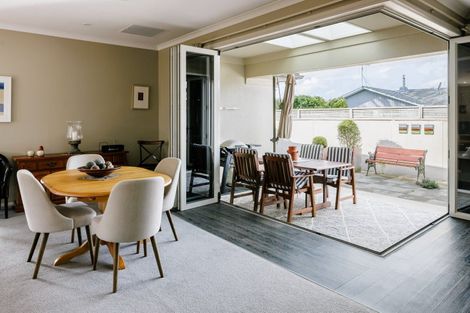 Photo of property in 61 Bowen Street, Cambridge, 3434