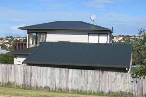 Photo of property in 2/16 Kiteroa Terrace, Rothesay Bay, Auckland, 0630