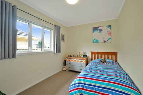 Photo of property in 14 Harbour View Road, Te Atatu Peninsula, Auckland, 0610