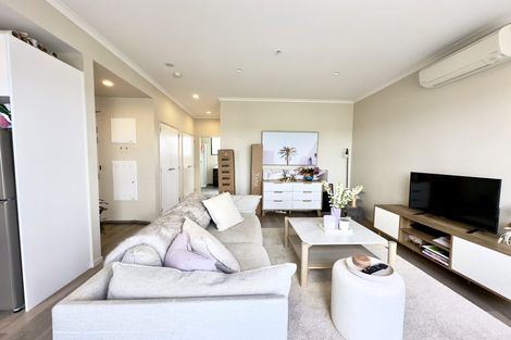 Photo of property in 3/20 Kerewhenua Crescent, Hobsonville, 0616