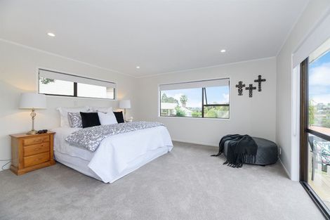 Photo of property in 8 Serrata Place, Browns Bay, Auckland, 0630