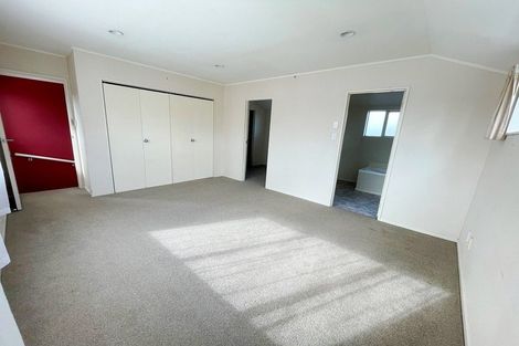 Photo of property in 10 Granville Drive, Massey, Auckland, 0614