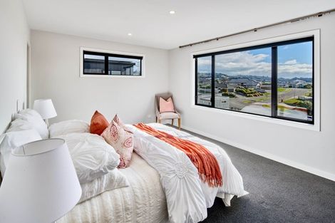 Photo of property in 15 Yorkshire Close, Whitby, Porirua, 5024