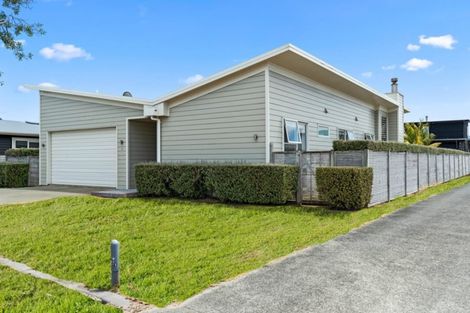 Photo of property in 15 Kewai Street, Omaha, 0986