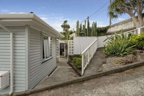 Photo of property in 11 Mount View Place, Spotswood, New Plymouth, 4310