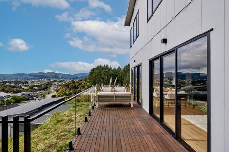 Photo of property in 15 Yorkshire Close, Whitby, Porirua, 5024
