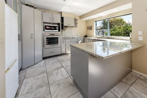 Photo of property in 11 Harbour Lights Close, West Harbour, Auckland, 0618