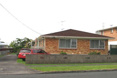 Photo of property in 1/83 Flanshaw Road, Te Atatu South, Auckland, 0610