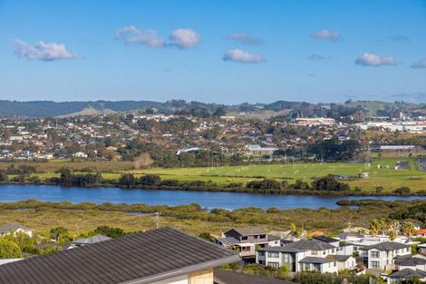 Photo of property in 17 Manawanui Way, Orewa, 0931