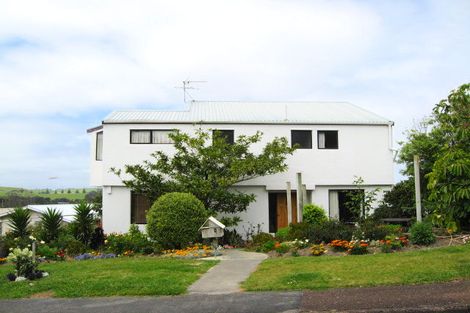 Photo of property in 4 Kotanui Avenue, Army Bay, Whangaparaoa, 0930