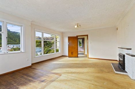 Photo of property in 34 Raroa Terrace, Tawa, Wellington, 5028