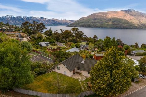 Photo of property in 5 Williams Street, Sunshine Bay, Queenstown, 9300