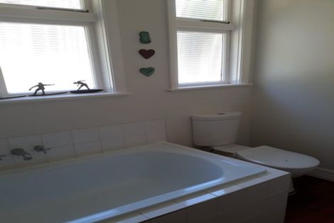 Photo of property in 73 Hungerford Road, Houghton Bay, Wellington, 6023