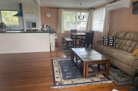 Photo of property in 14 Malters Place, Browns Bay, Auckland, 0630