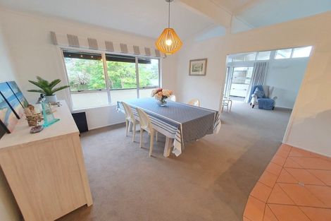 Photo of property in 2/42 Knightsbridge Drive, Forrest Hill, Auckland, 0620