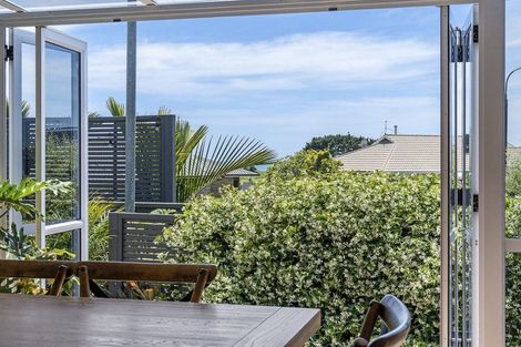 Photo of property in 8 Chatswood Grove, Fitzroy, New Plymouth, 4312