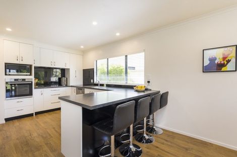 Photo of property in 31 Ruapehu Drive, Fitzherbert, Palmerston North, 4410