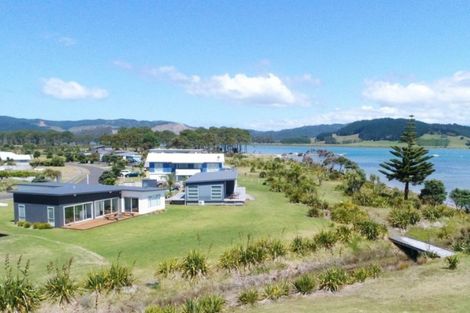 Photo of property in 104 Ti Kouka Crescent, Matarangi, Whitianga, 3592
