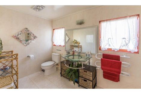 Photo of property in 4 Elliston Crescent, Stanmore Bay, Whangaparaoa, 0932