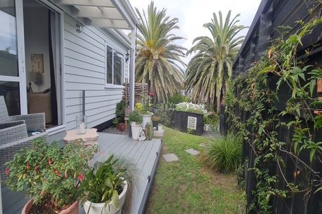 Photo of property in 39 Seagrass Place, Otaki Beach, Otaki, 5512