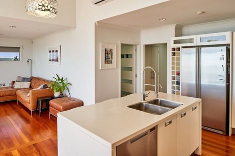 Photo of property in 25 Sunset Parade, Plimmerton, Porirua, 5026