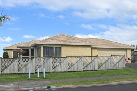Photo of property in 1 Kath Hopper Drive, Orewa, 0931