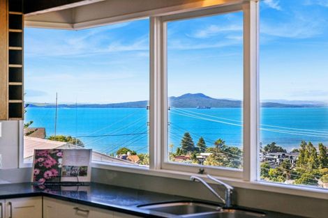 Photo of property in 13 Carlisle Road, Torbay, Auckland, 0630