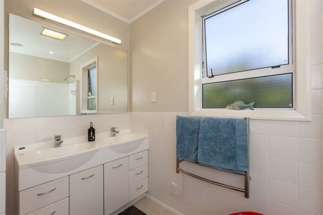 Photo of property in 103 Tilley Road, Paekakariki, 5034