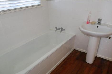 Photo of property in 338 Memorial Avenue, Burnside, Christchurch, 8053