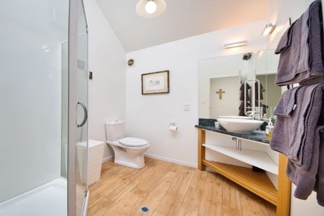 Photo of property in 21 Rayner Road, Piha, New Lynn, 0772