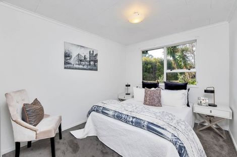 Photo of property in 4 Weatherly Road, Torbay, Auckland, 0630