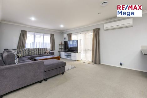 Photo of property in 10 Terrasini Drive, Flat Bush, Auckland, 2019